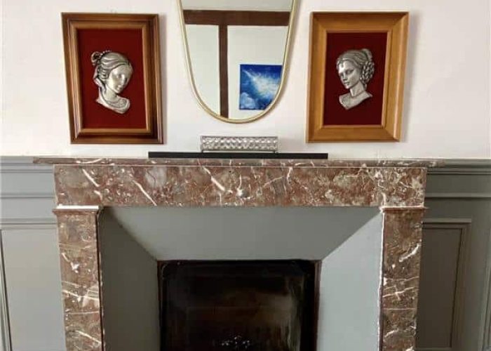 Peut être une image de foyer et intérieur